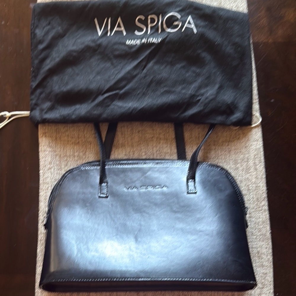 Vintage Via Spiga Black Shoulder Bag with Structured Design